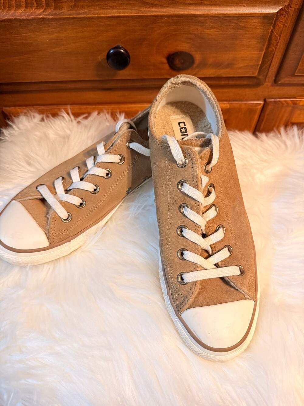 Converse All Star Women's Size 9 Faux Fur Lined Suede Sneakers